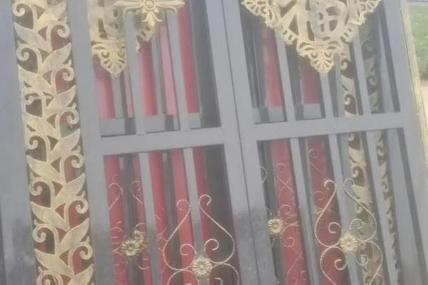 房子大门正对围墙风水学